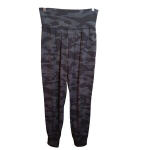 Athleta Salutation Camo Jogger Pants Size S Black Gray‎ Workout Athleisure